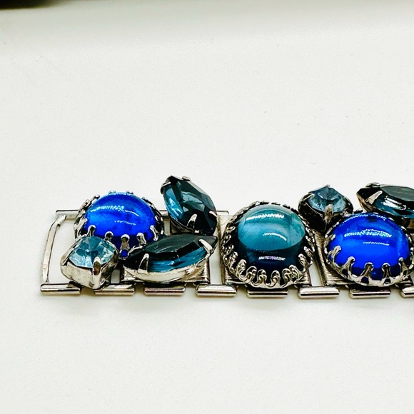 GORGEOUS Vintage Blue Crystal Bracelet - Picture 7 of 10
